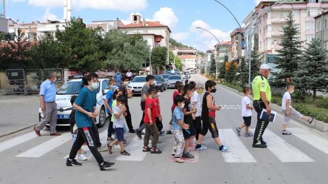 Havzada yaz Kuran kursuna katılan çocuklara uygulamalı trafik eğitimi verildi