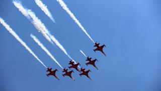 Türk Yıldızları Macaristan semalarında gösteri uçuşu yaptı