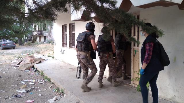 Kahramanmaraşta zehir tacirlerine operasyon: 11 gözaltı