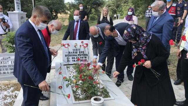 15 Temmuz şehidi Barış Efe Karabükteki mezarı başında anıldı