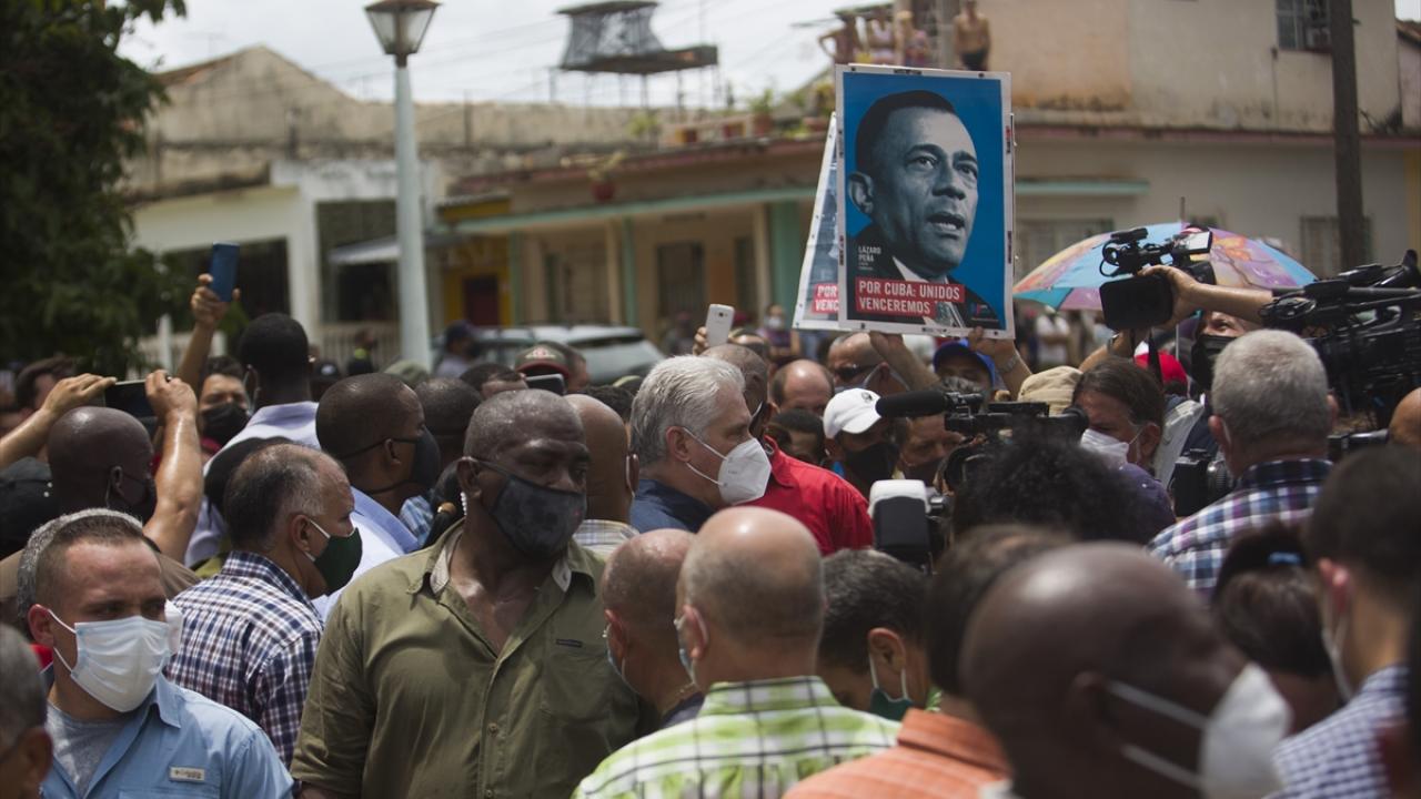Devlet Başkanı Diaz-Canel, halkı "devrimleri korumaya" çağırdı