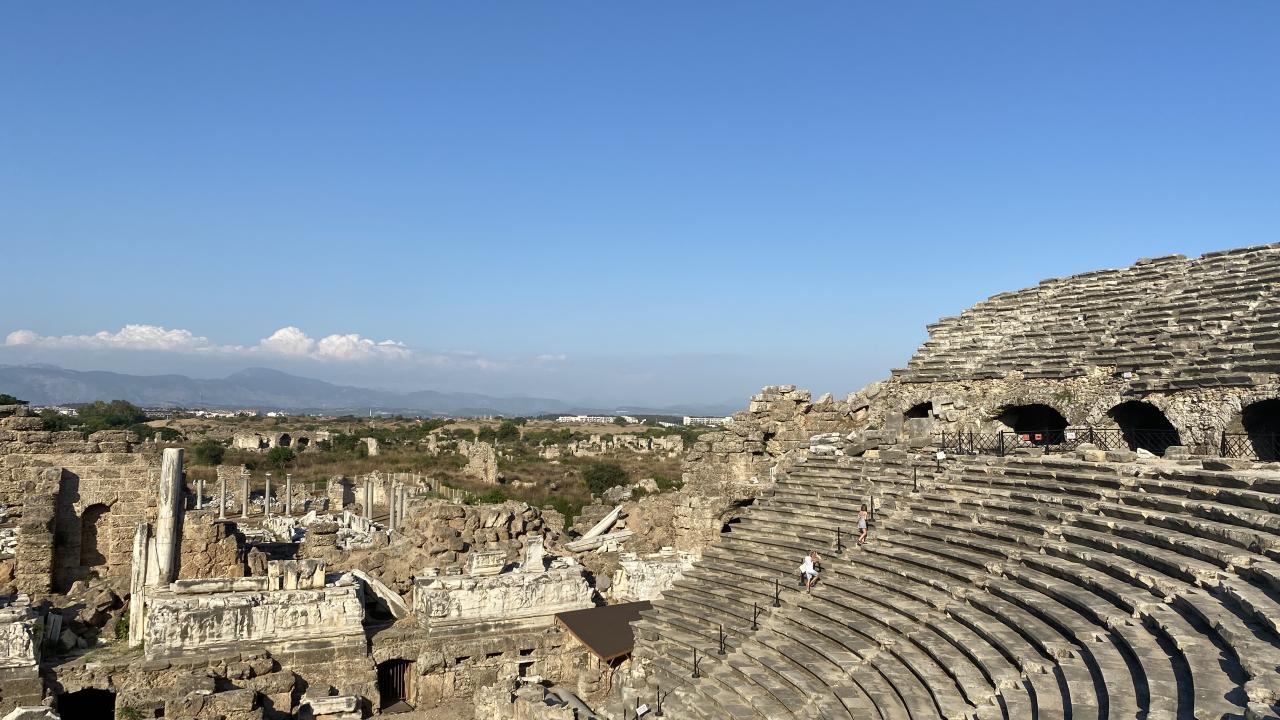Side antik kentinin kıymetlisi: Side Antik Tiyatrosu