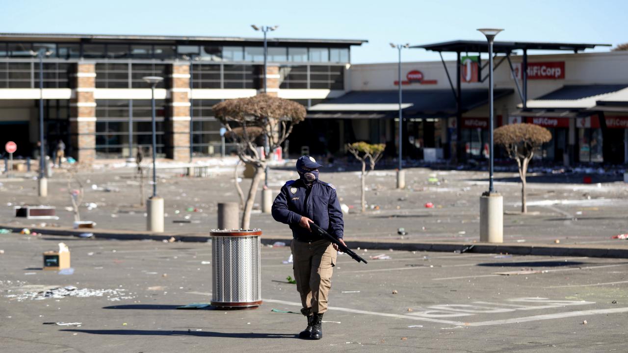 Zuma`ya 16 ayrı suçlama