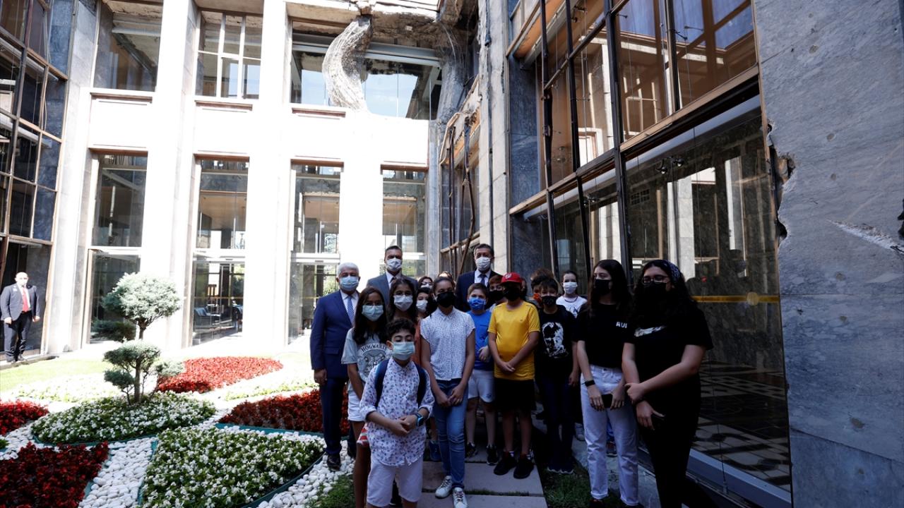 Bakan Selçuk`un öğrencilere mesajı da vardı.