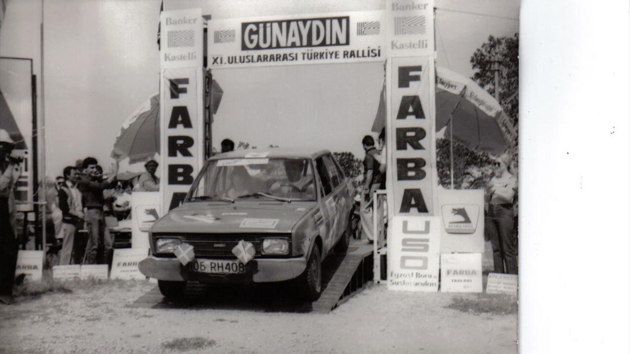 Ralli şampiyonu "süper babaanne", yeni yaşına torunuyla yarışarak girdi