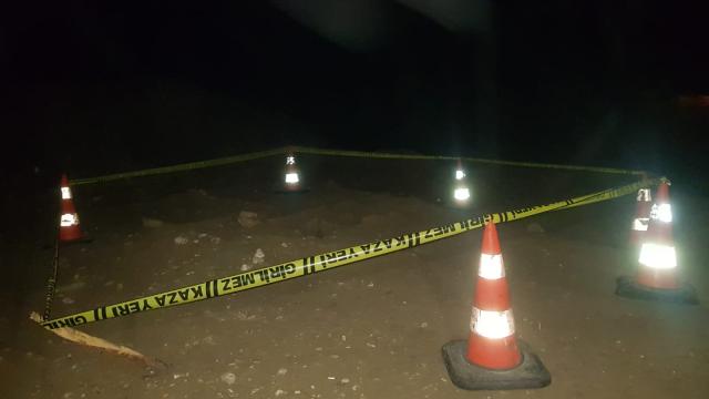 Bilecikte iş makinesiyle tesviye yapılan alanda nekropol olduğu değerlendirilen yapıya rastlandı