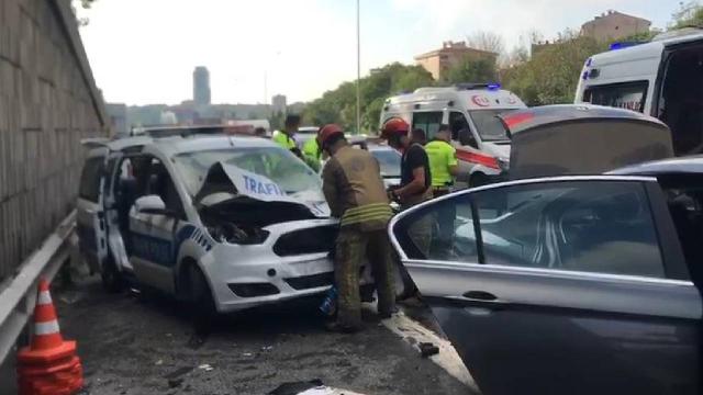 Sarıyerde polis aracı ile otomobil çarpıştı: 2si polis 3 yaralı