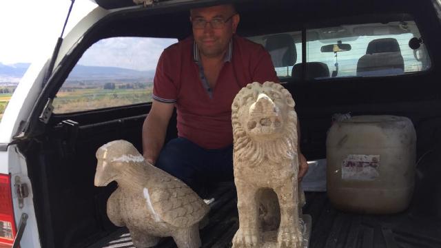 Tarladan kartal figürü çıktı