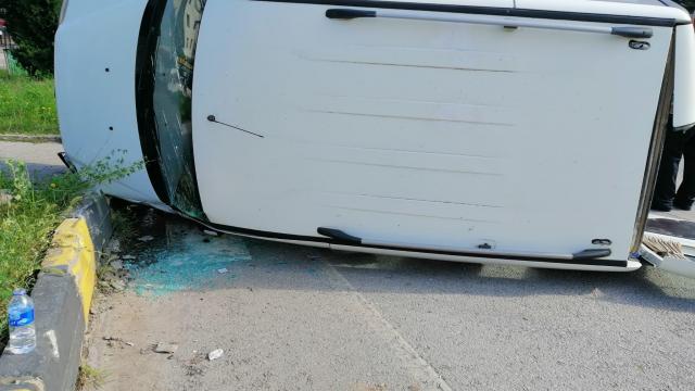 Karabükte hafif ticari araç devrildi: 1 yaralı