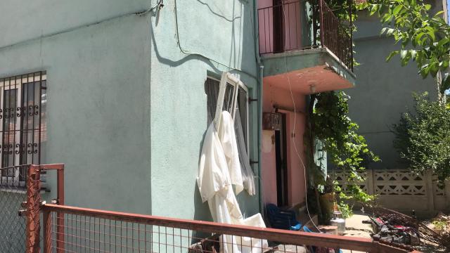 Uşakta bir evde tüpten sızan gazın patlaması sonucu hasar oluştu