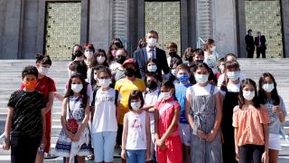 Bakan Selçuk öğrencilerle 15 Temmuz Şehitleri Anıtı'nı ziyaret etti