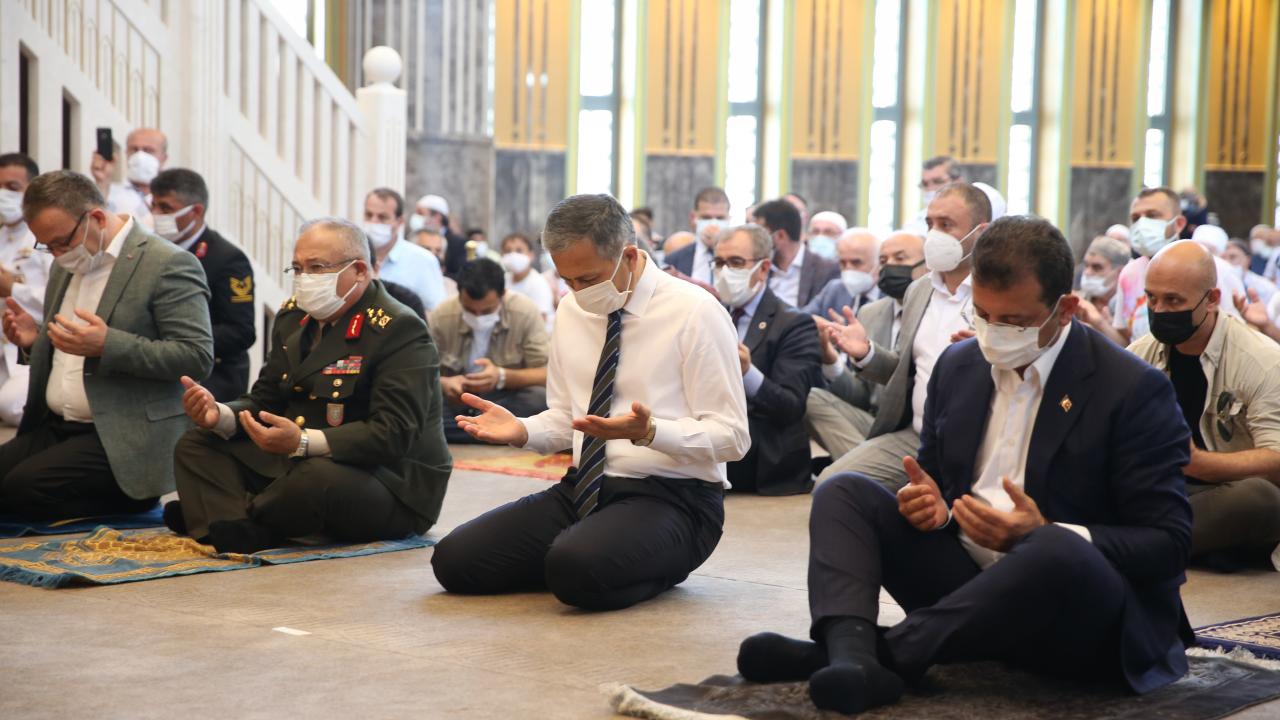 Duayı İstanbul Müftüsü Mehmet Emin Maşalı okudu.