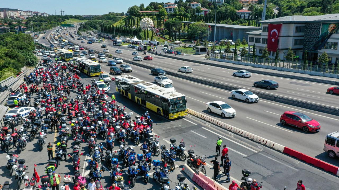 Hareket etmeden konuşma yapan Vali Yerlikaya, şunları kaydetti: