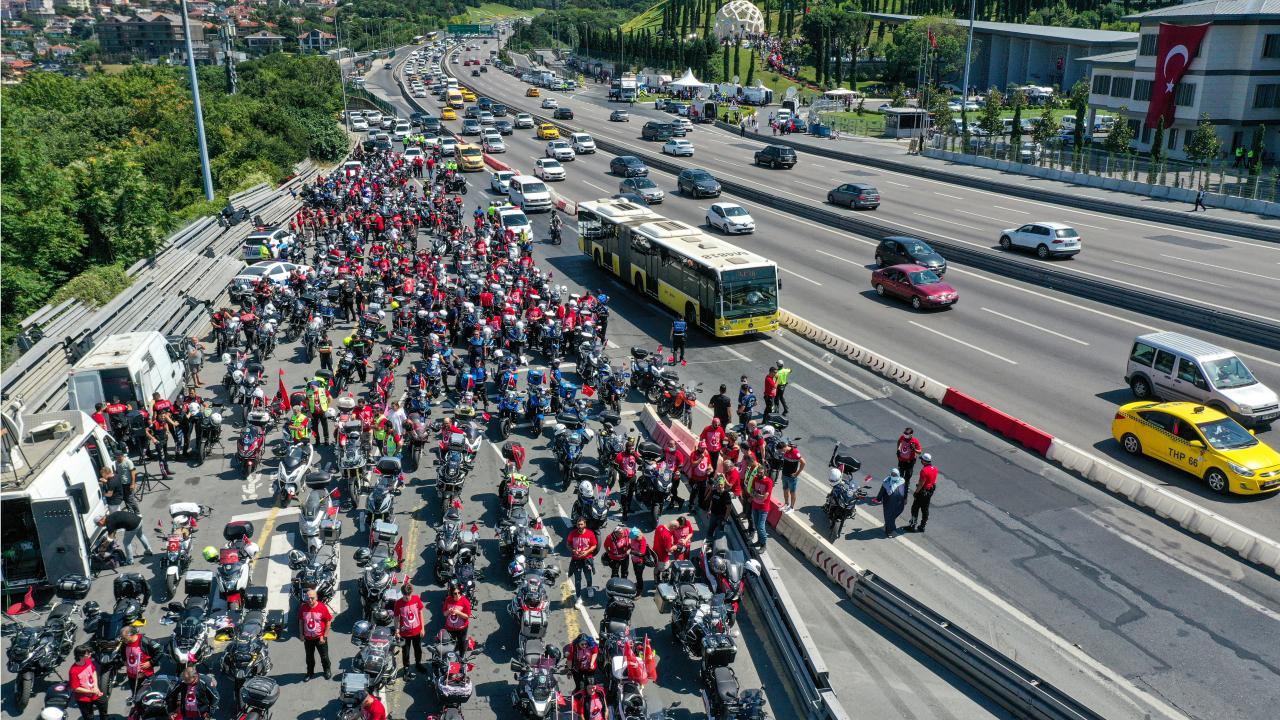 Milli motosikletçi Toprak da böyle bir organizasyona katıldığı için duygulu olduğunu anlatarak, 