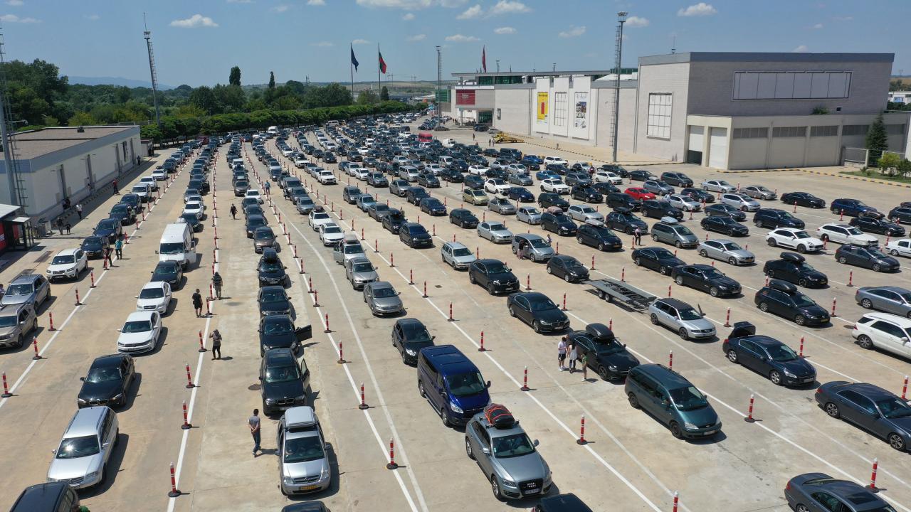 Hollanda`dan gelen Hakan Tekin de iznini, memleketi Aydın`da geçireceğini belirtti.