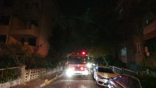 Avcılar'da metruk binanın çatısında yangın