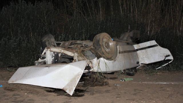 İzmirde otomobil takla attı: 2si ağır 3 yaralı