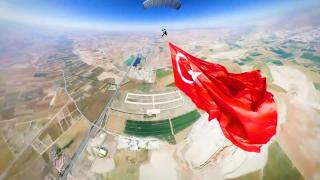 15 Temmuz şehitleri ve gazileri için JÖAK’tan özel atlayış