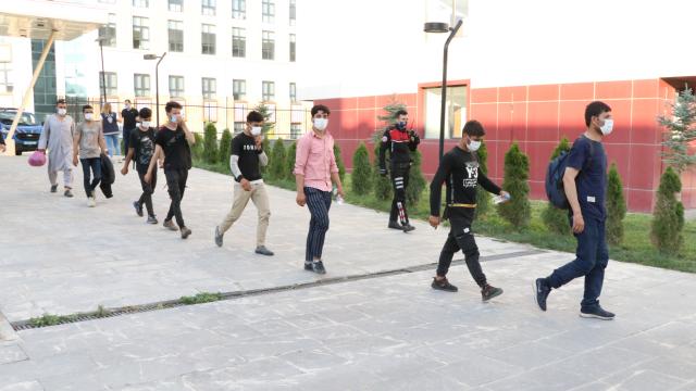 Yurda yasa dışı yollarla giren 74 kişi yakalandı