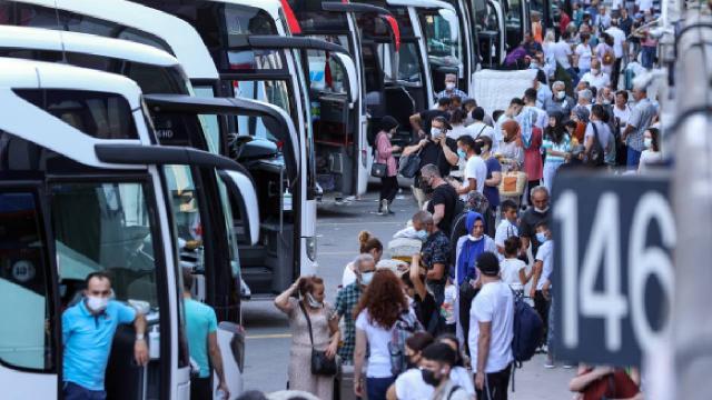 Aşı olmayanlar şehirler arası seyahat edebilecek mi? Aşı olmayanlara PCR testi zorunluluğu...