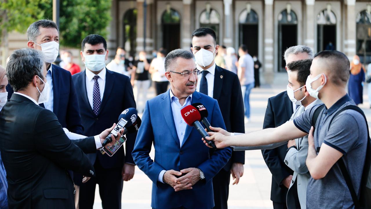 Cumhurbaşkanı Yardımcısı Fuat Oktay, bayram namazını Millet Camii'nde kıldı