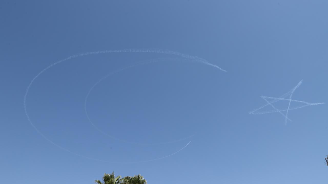 Türk Yıldızları gösteri uçuşu yaptı.