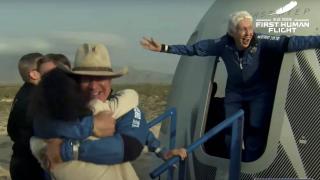 Milyarder Jeff Bezos ve ekibi uzay seyahatini tamamladı