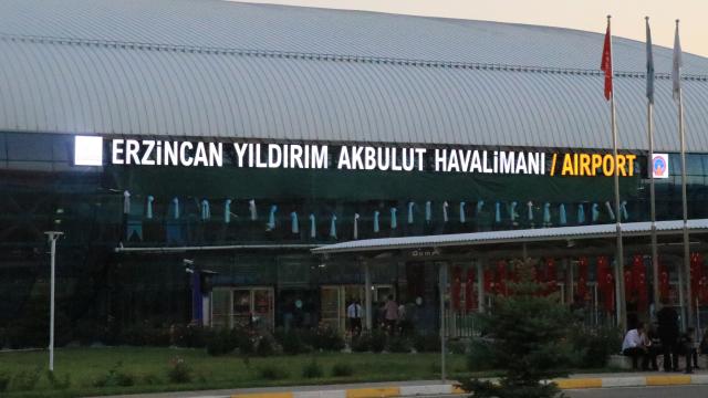 Yıldırım Akbulutun ismi Erzincan Havalimanına verildi