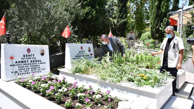 Gaziantep, Adıyaman ve Kahramanmaraşta Kurban Bayramı arifesinde şehitlik ziyaretleri yapıldı