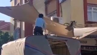 Keçi pazar tentesine kaçtı