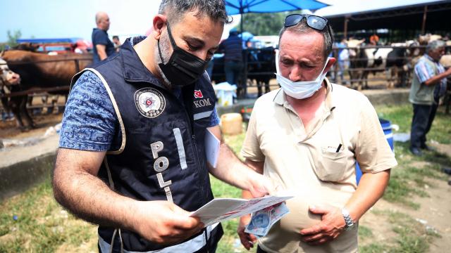 Düzce emniyetinden hayvan pazarlarında besici ve müşterilere sahte para uyarısı