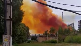 Ukrayna'da patlama: Gökyüzünü turuncu duman kapladı