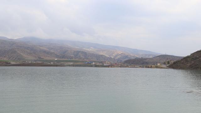 Serinlemek için Botan Çayına giren çocuk kayboldu