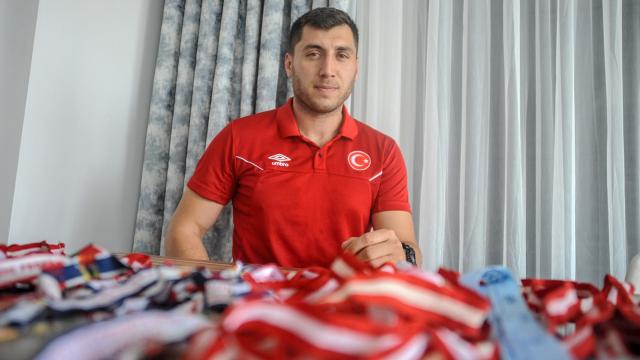 Beden eğitimi öğretmeni hentbolcu Romanyaya transfer oldu
