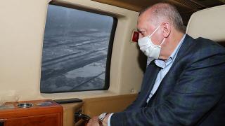 Cumhurbaşkanı Erdoğan'ı taşıyan helikopter hava muhalefeti nedeniyle Rize'ye indi