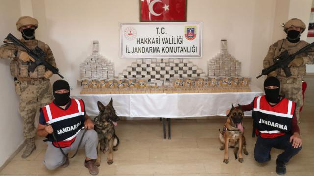 Hakkari ve Vanda 449 kilogram uyuşturucu madde ele geçirildi