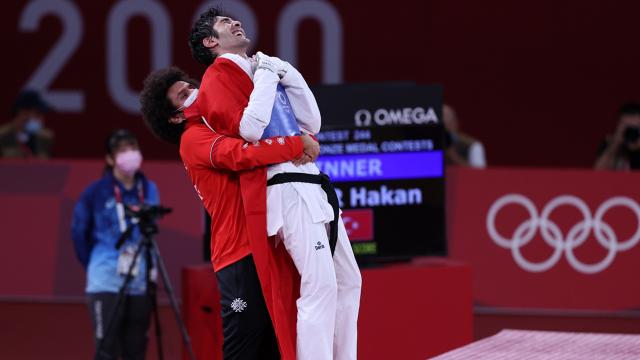Tokyo 2020de tekvandoda bronz madalya sevinci