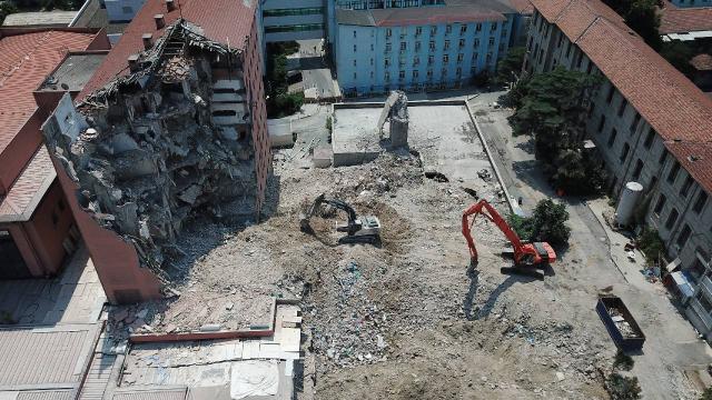Haydarpaşa Numune Hastanesinin kullanılmayan binası yıkılıyor