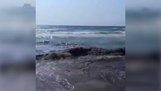 Kuşadası'nda kanalizasyon patladı, atık sular denize aktı