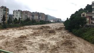 Rize ve Artvin'de sağanak sele dönüştü