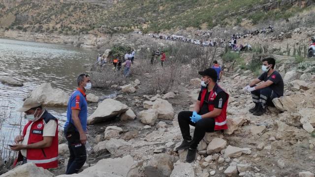 Serinlemek isteyen genç gölde boğuldu