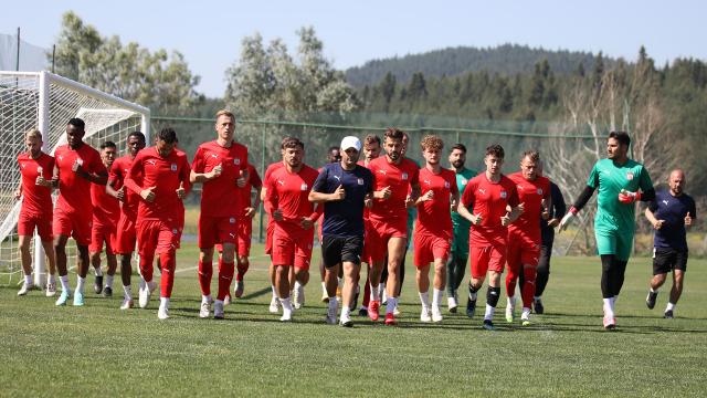 Sivasspor 6 futbolcuyla yollarını ayırdı