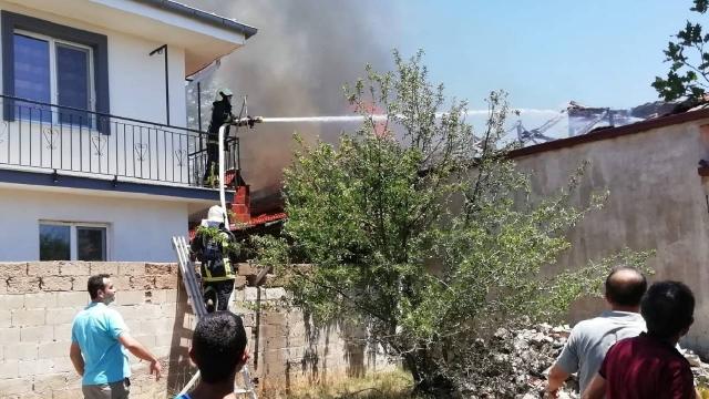 Denizlide tekstil atölyesinde yangın