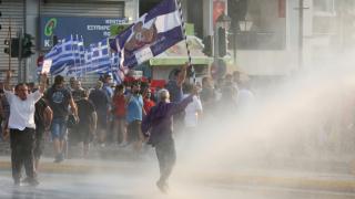 Yunanistan'da aşı karşıtları sokakları karıştırdı