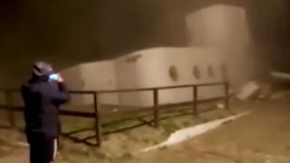 Su seviyesi yükseldi, ev denize düştü