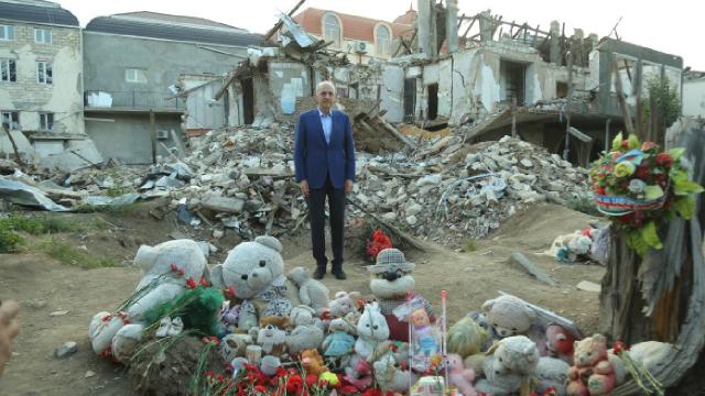 Numan Kurtulmuş, sivillerin hayatını kaybettiği Genceyi ziyaret etti