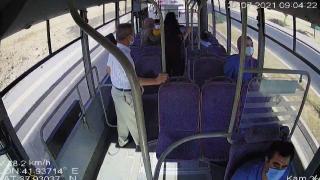 Otobüs şoförü rahatsızlanan yolcuyu hastaneye yetiştirdi