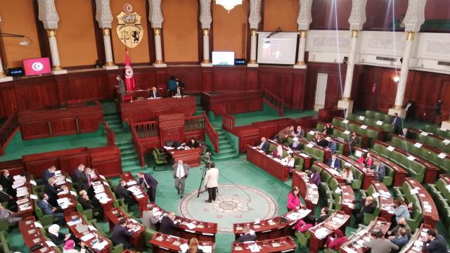 Tunusta, kapatılan Meclis çevrim içi toplanacak
