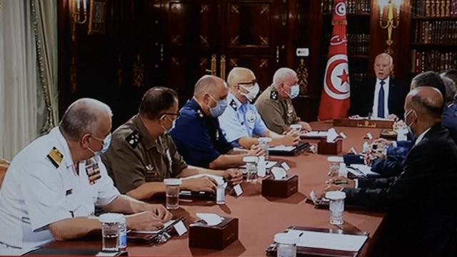 Tunusta demokrasiye müdahale: Süreç nasıl ilerledi? Kim, ne dedi?