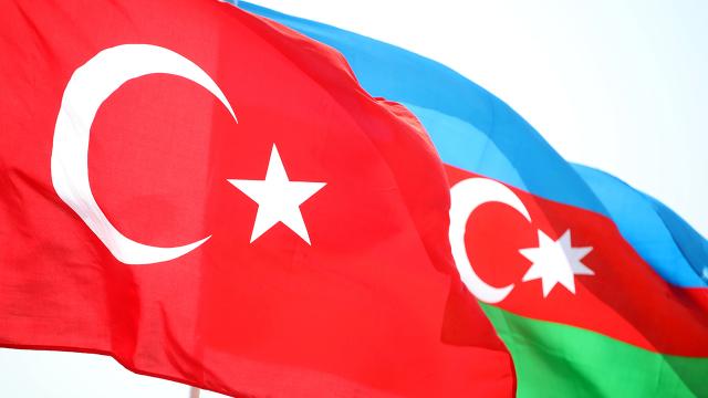 Azerbaycan Türkiyeye 53 itfaiye aracı gönderdi
